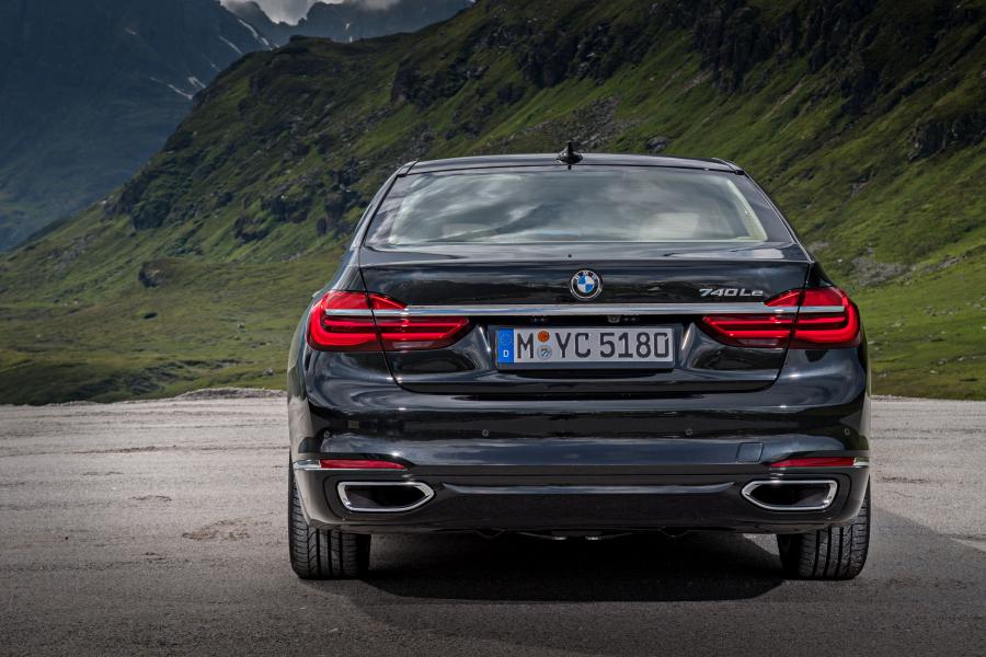  BMW 740Le xDrive (G12) 2015 года  (WW) (фото 18 из 41)